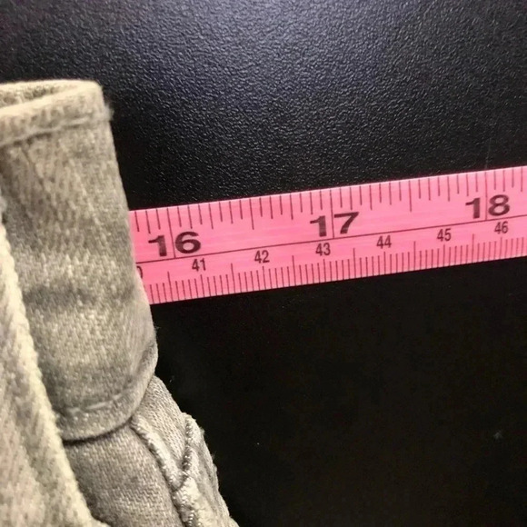 Levi Strauss Signature Denim shorts high-rise 3” Light Gray Wash,Frayed hem - Picture 4 of 6